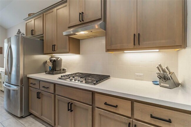 Building Photo - 116 Charles Zanco Dr