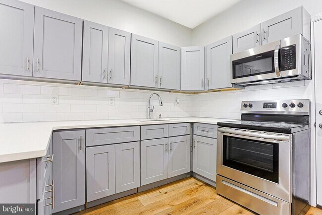 Building Photo - 1422 S Vogdes St