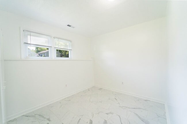 Building Photo - 3 bed 2 bath Chancellor Hills Home