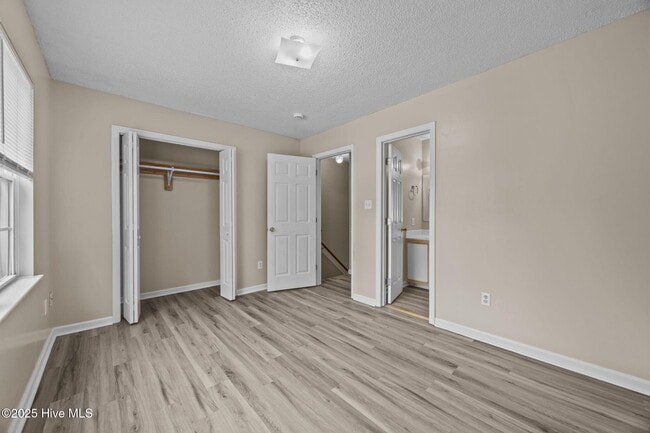 Building Photo - 117 Mesa Ln