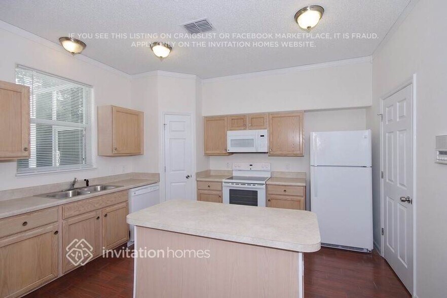 Building Photo - 127 Golfside Cir