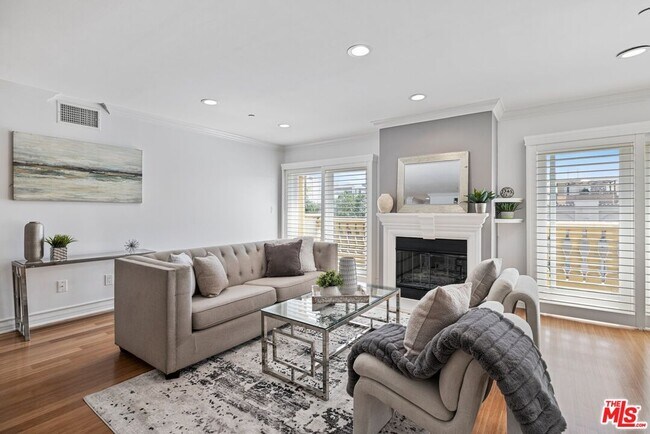 Primary Photo - 123 S Clark Dr