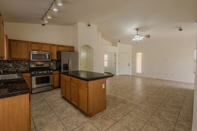 Building Photo - Rancho Sahuarita