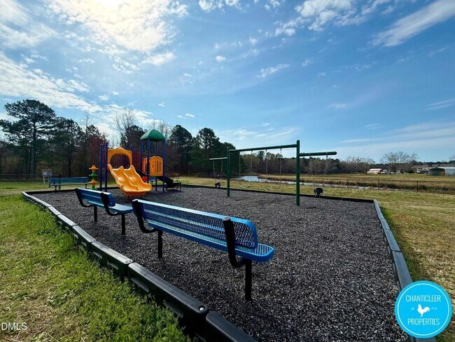 Building Photo - 49 Suhani Ln