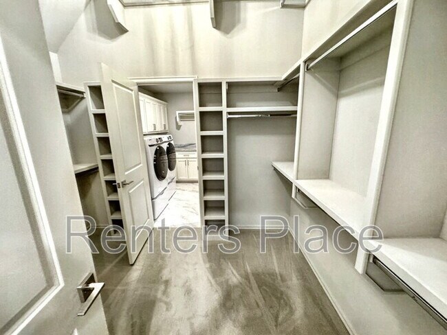 Building Photo - 6318 E 127th St S