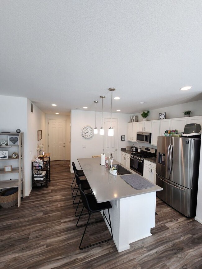 Building Photo - Beautiful 3-Bed, 3-Bath Home on a Spacious Corner Lot!