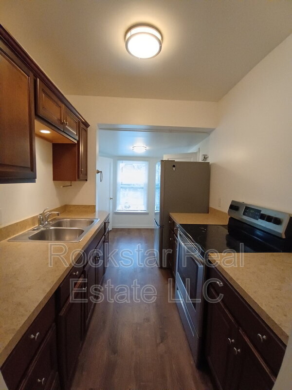 Building Photo - 1524 W Gardner Ave