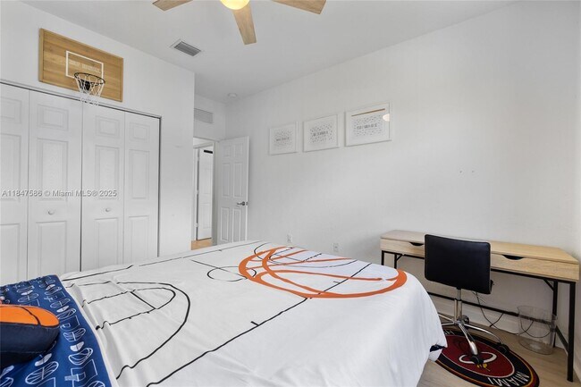 Building Photo - 147 SW 185th Way