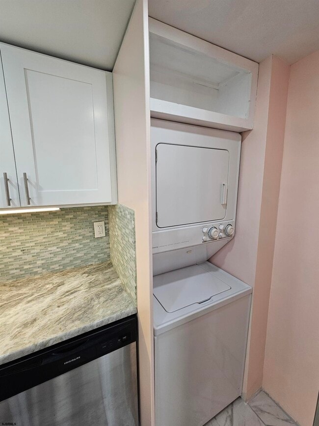 Building Photo - 9 S Laclede Pl