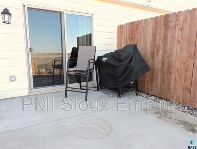 Building Photo - 9600 W Broek Dr