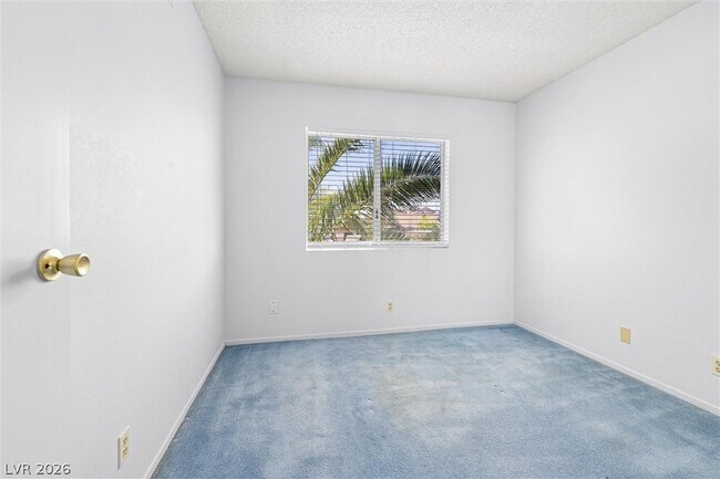 Building Photo - 6951 Wedgewood Way