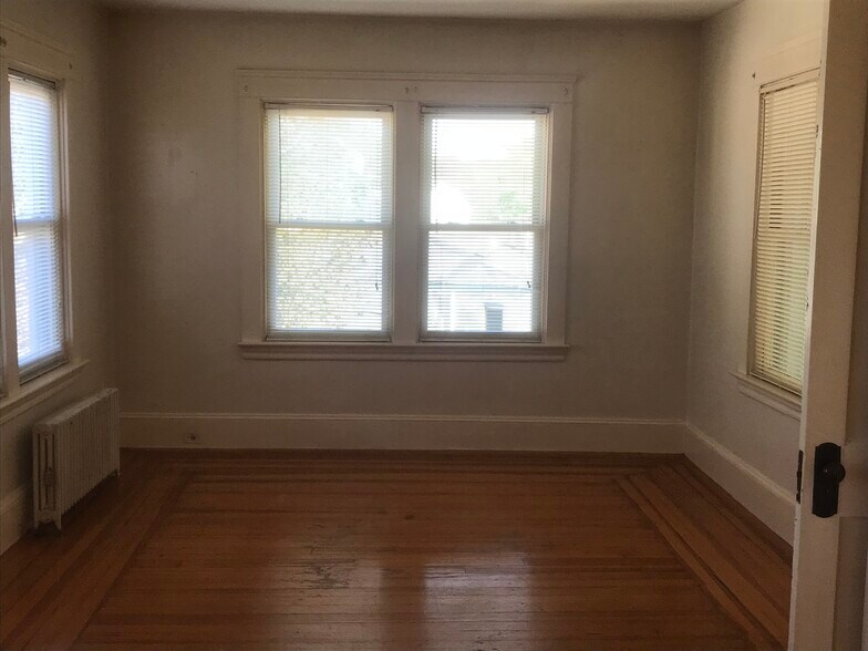 Building Photo - 8 Auburn Ave