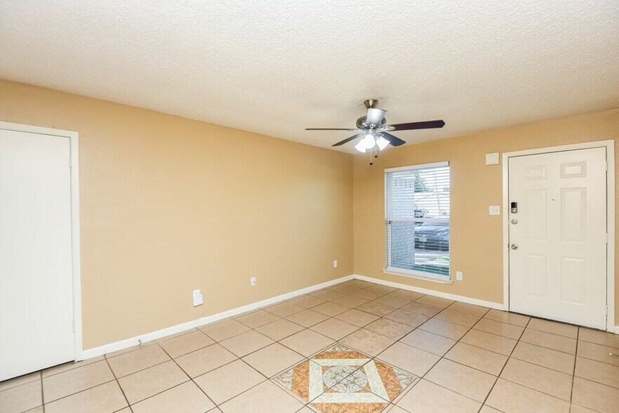 Building Photo - 3713 Arnold Dr