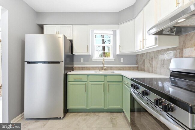 Building Photo - 79 Edinshire Rd