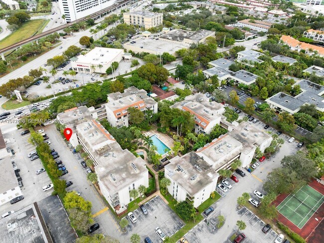 Building Photo - 6900 N Kendall Dr