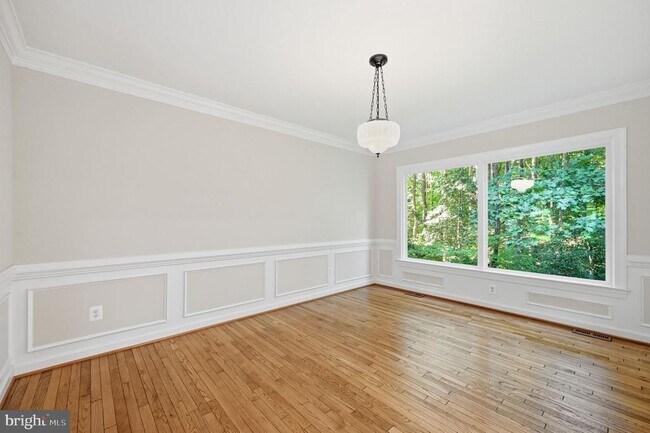 Building Photo - 2 English Hills Dr