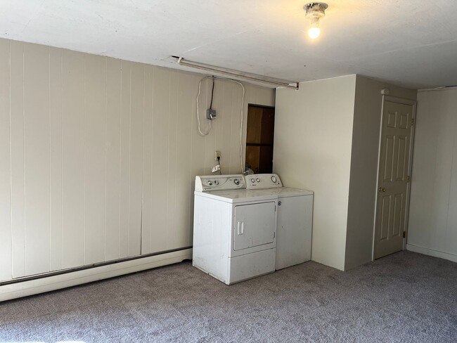 Building Photo - CONTRACT PENDING!! 4 Bedroom, 1 Bath Singl...