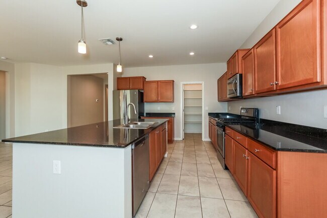 Building Photo - 654 Glen Canyon Dr