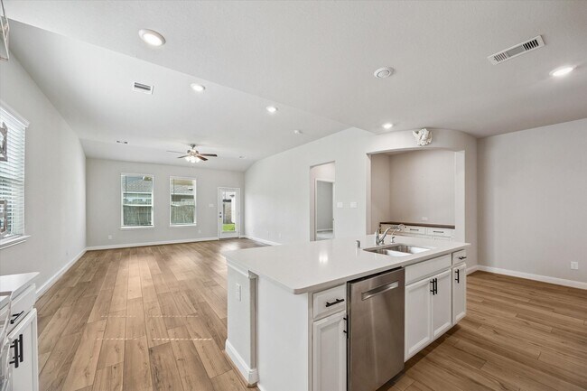 Building Photo - 906 Barstow Dr