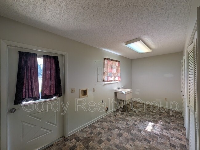 Building Photo - 3363 FL-73