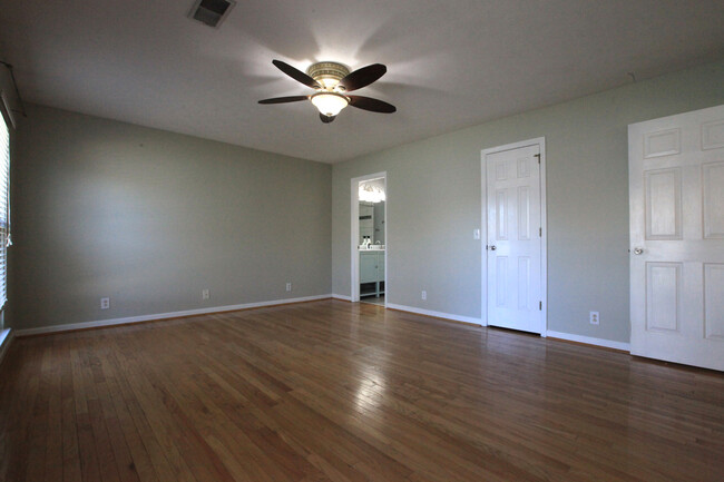 Building Photo - 3  bed, 2 bath home in Smyrna