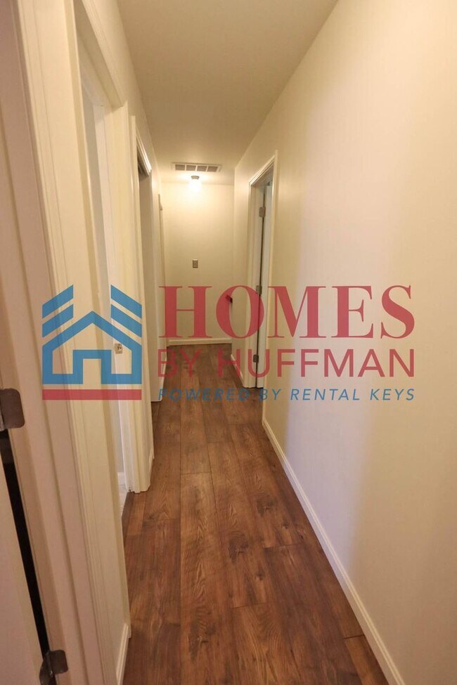 Building Photo - 4 Bedroom | 3 Bath | Newburgh by Gateway