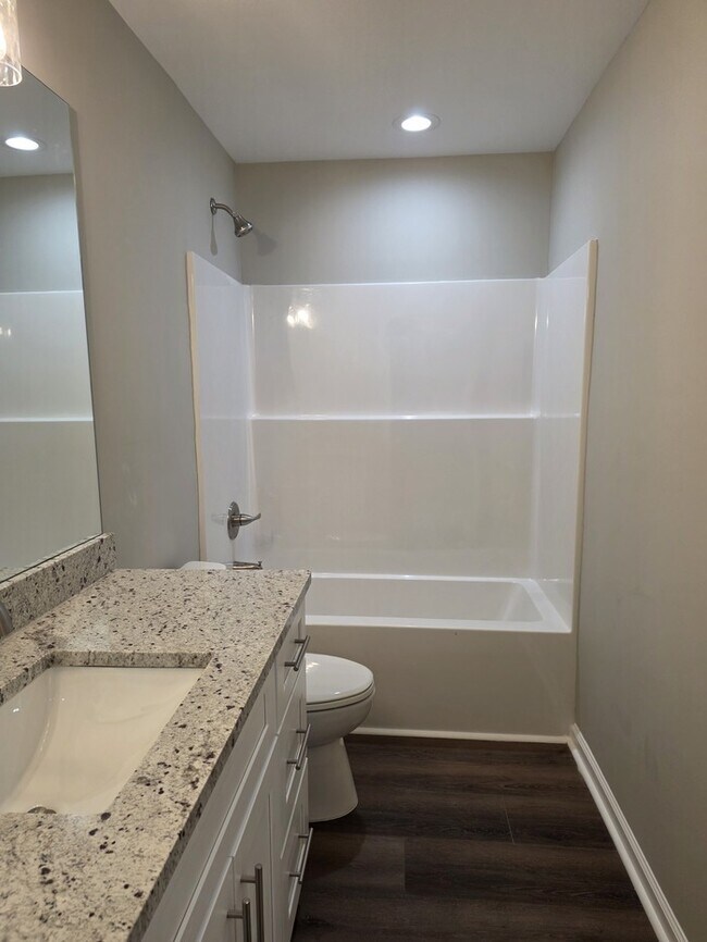 Building Photo - Welcome to your Gem Home!