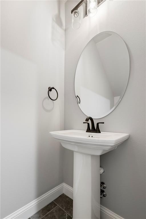 Building Photo - 2811 SW Hampshire Ave