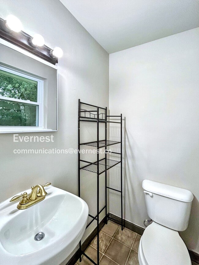 Building Photo - 10813 Bluebell Dr