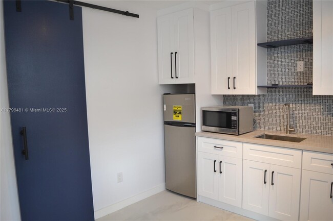 Building Photo - 3220 SW 93rd Pl