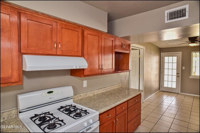 Building Photo - 9004 Acatlan Ln