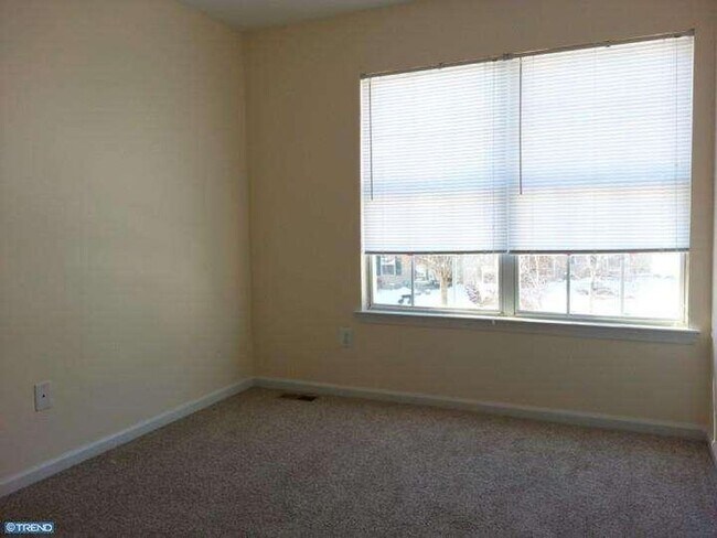 3rd bedroom (10x9'6) - 4666 Louise Saint Claire Dr