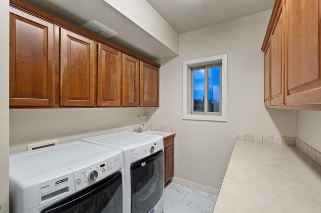 Building Photo - 355 W Waterside Dr