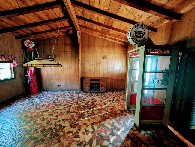 Building Photo - 6400 Gibson Ln