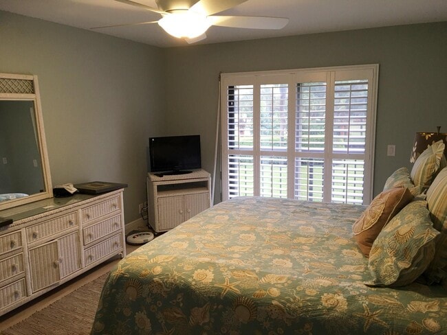 Building Photo - 16600 Traders Crossing S