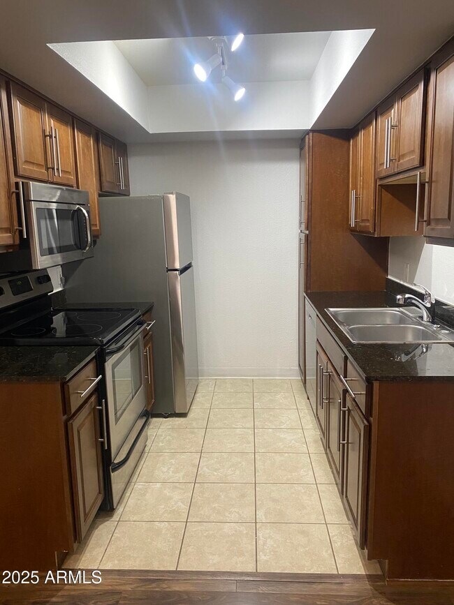 Building Photo - 7350 N Vía Paseo Del Sur