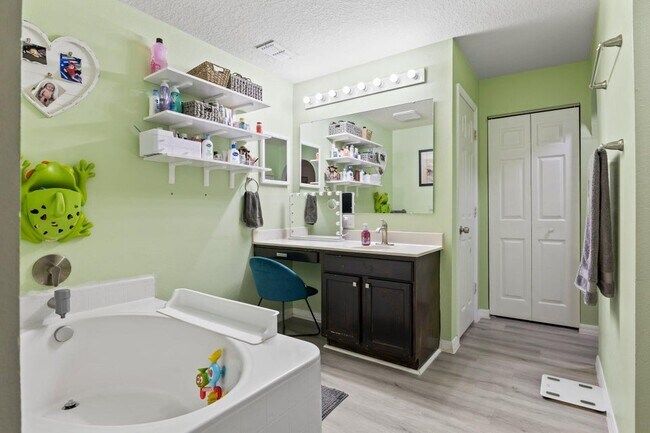 Building Photo - 3861 SW Chaffin St