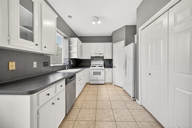 Building Photo - 4806 Sunshine Dr