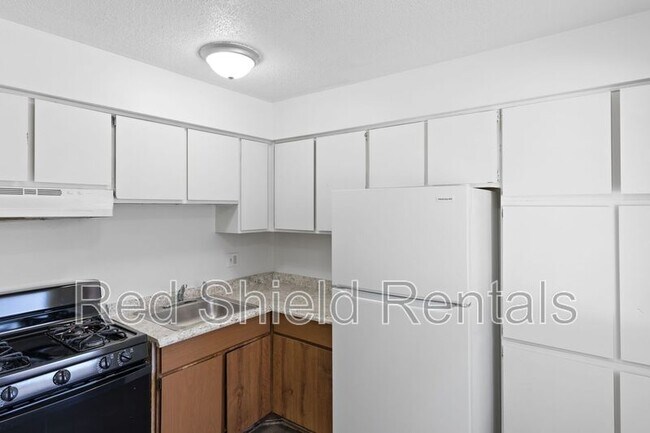 Building Photo - 924 Holmes Rd