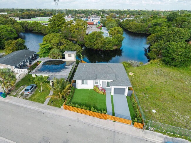 Building Photo - 655 NW 24th Ave