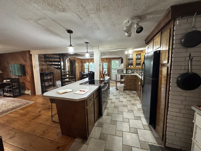 Building Photo - Peaceful Waterfront Living: 2-Story Home on River Road with Ample Outdoor Storage & Water Extras!