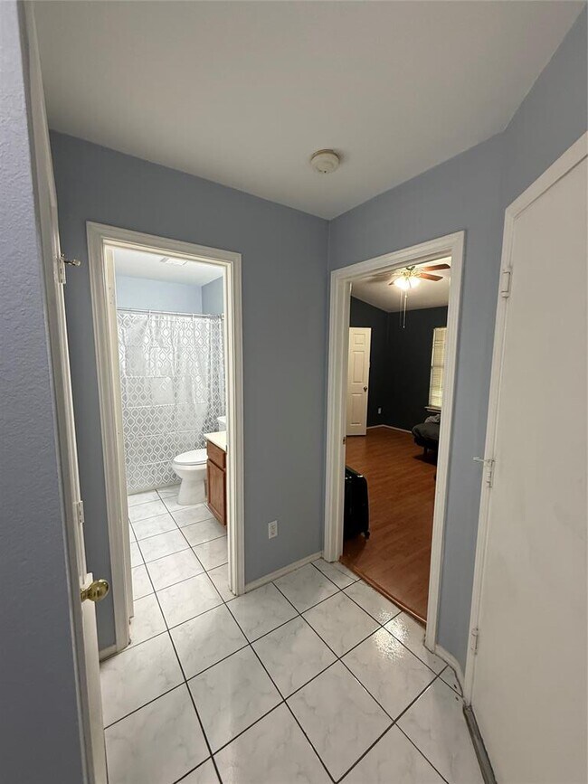 Building Photo - 2562 Vernell Way