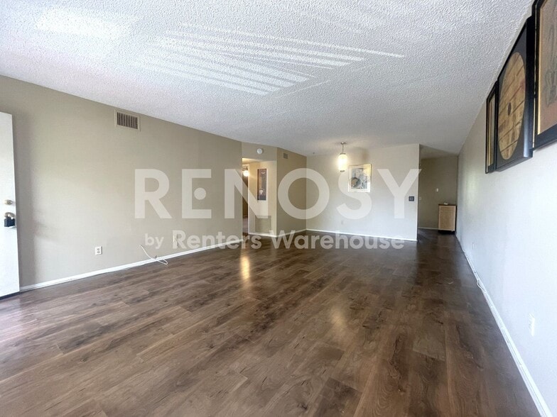 Building Photo - 2402 Ecuadorian Way