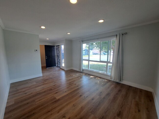 Building Photo - Beautifully Remodeled Home for Rent – Prim...