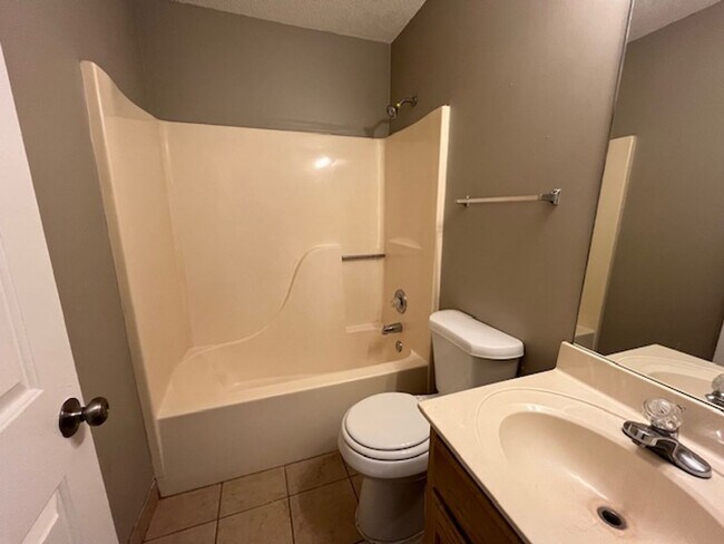 Building Photo - Renovated 3 Bedroom 2 Bath Home with 2 Car...