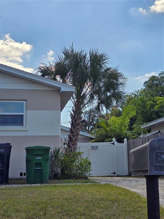 Building Photo - 2306 W St Joseph St