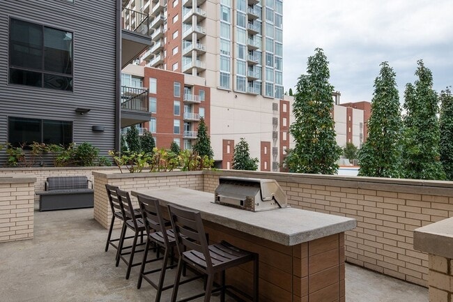 Building Photo - Sleek 1 Bedroom Condo walkable to all things in The Gulch