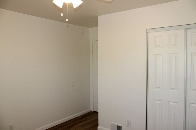 Building Photo - 233 Harding Blvd