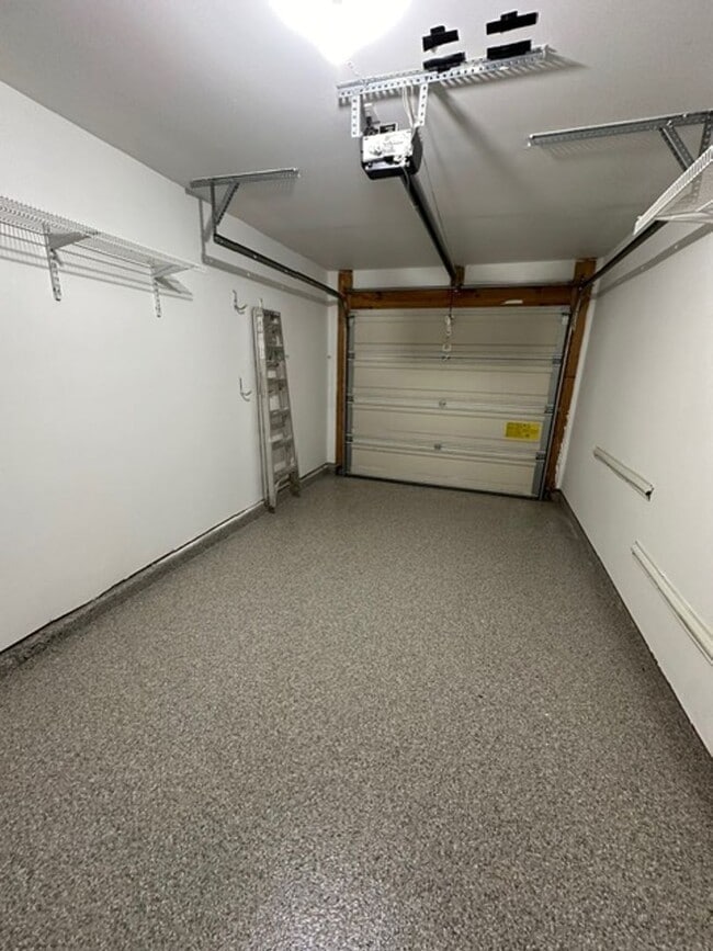 Building Photo - Townhouse / Stoney Creek
