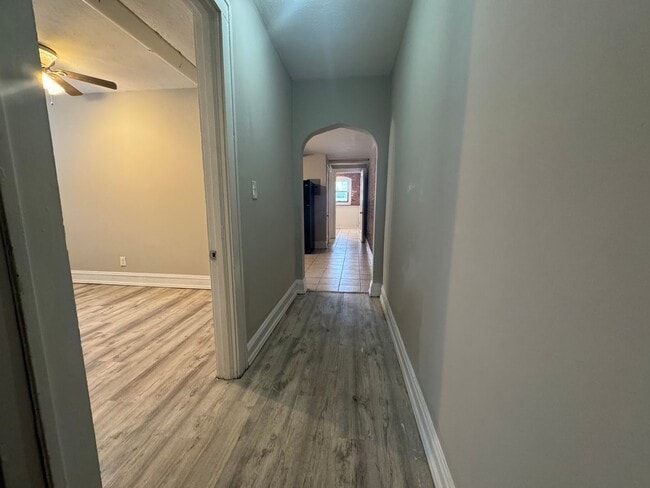 Building Photo - 2773 Hampshire-Unit 3